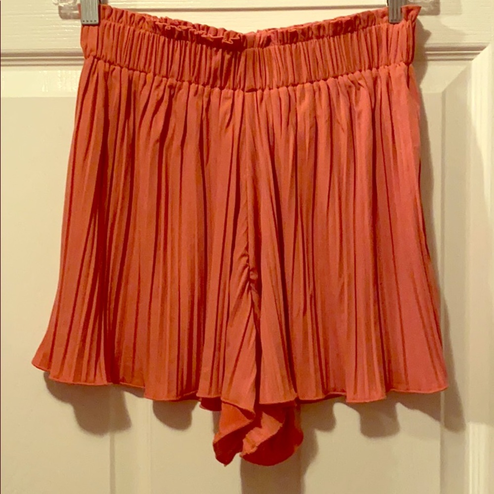 NWT rose pleated shorts. Loft XSP